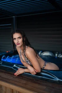 MayaVixxen Pool PArty Foto 2