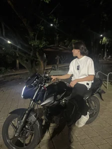 Zdjęcia kevinbigcokc18 Enjoying the night 🌫️🌒✨💫:  7