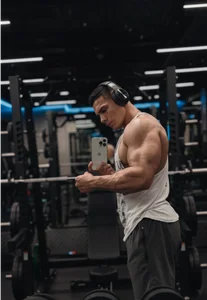 ChoreyTaiylor Pumped up at the gym 🥵 hot muscles🔥 Foto 6