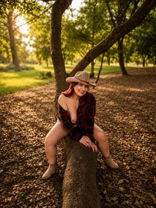 TatianaRoush Between nature and desire... there is a smile waiting for you. 🌿💋✨  3 снимка