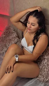 Mila-Novak Public Pic 2