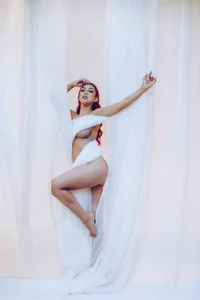 Between curtains and whispers🤍 de AmmyScott  Imagens