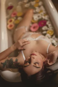 Emilywatsonn I wish bath 사진