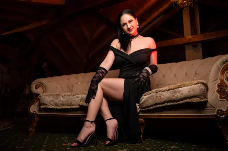 CassidyVelvet Lady Legs Pic 5