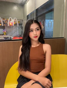 Lucy-penelope Public Pic 4