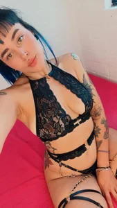 Hillary_Rose_ Public Foto 6