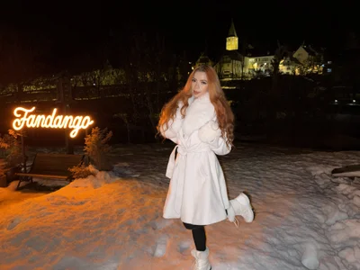 MollyHeadleyy: Cold holidays 😅🥰🥶 ( фото)