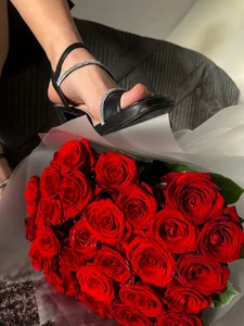 Roses at My Feet 🌹 od Marie_Fitch  3 snímek