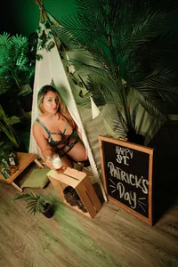 MiiaHot: happy st patrick's day 💚💚 ( 2 фото)