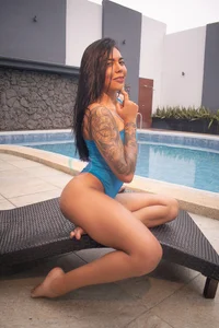 KendalJacobs Do you want to swim a little with me? Foto