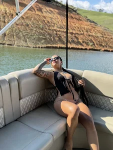 pretty_pettite In the lagoon 🐠🚤 圖片 4