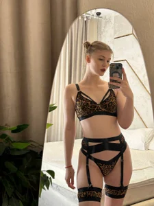 Jenny_Skinner20 Public Pic 2