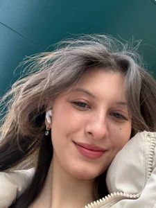 LouiseChavez: words left unsaid 🪞 ( 2 фото)