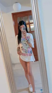 Ari-Nana: Public ( 2 фото)