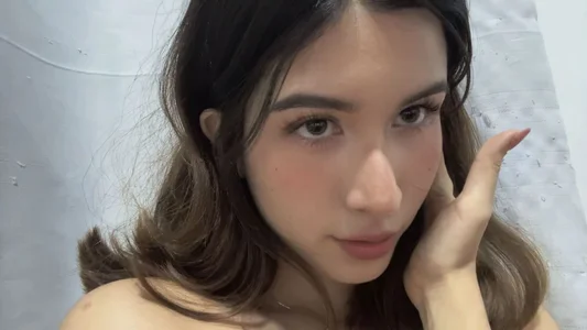 emicute_ Welcome to my room bb Pic