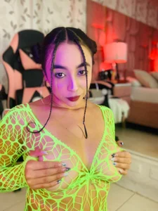 adara_muller_ more of me Billede