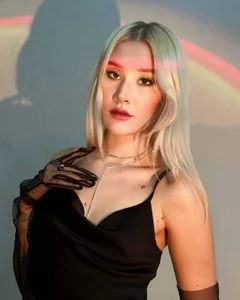 _Anna_Nolan_のHot black princessの 3枚の写真