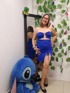 victoria_wayne Sexy blue Pic 4