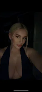 Blonde-Bella-XX Public 사진 8