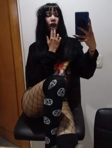 HEY de DAKOTALUCIFENA  2 Imagens