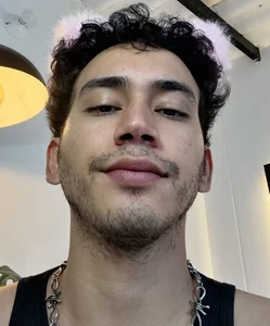 noahnoguera kullanıcısının bunny ears 🐰🔥 albümü -  3 fotoğraf