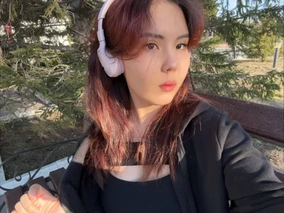 lullivi A little bit of me Poză