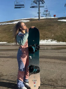 Just started snowboarding and the season’s already over 😭 de Milana15  photos