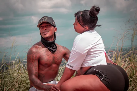 bigbutti_naomi HEY ! 🍆🍑 Pic