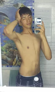 Eyden_Connor Public  2টি ছবি