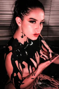 miiaa_stone a little paint on my beautiful body Gambar 3