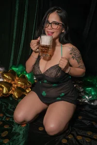 Golden Clover Muse 🪙☘️ de Casey_Walker  9 photos