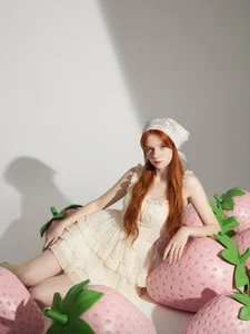 TarynPalek Student by Day টি ছবি