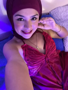 AliaAsad Do you want to be with me for a moment 🥰 Pic 3