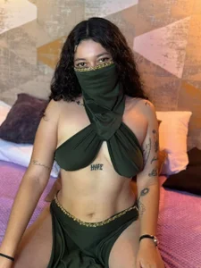 ArianaLaurent_ Your new favorite Arab Poză 2