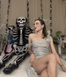 EmelyMason Halloween is a time of reincarnation👻 Foto