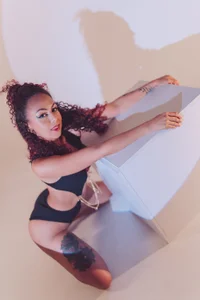 DalayMoore look At Me Bilde 4