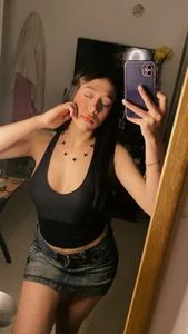 MiaScott_PinkPublic Bild