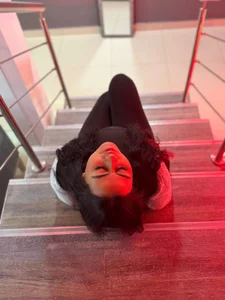 Mia_cm Do you want to ask me out? Foto