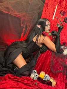 Naughty Dark Elf 💀🪄 de RiriiBrunette__  8 Imagens