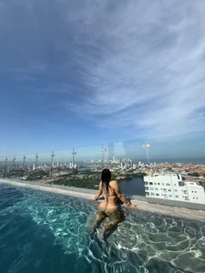 amy-thomson1 Enjoying the sea 🍃 Foto 3