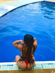 mia_roux1 day off Pic 4