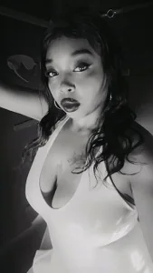 Charlotte__Brown_ REMEMBER THIS TIME IN BLACK AND WHITE Gambar 3