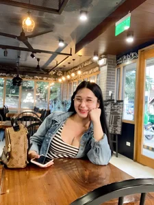 QueenStacey outside Pic 2