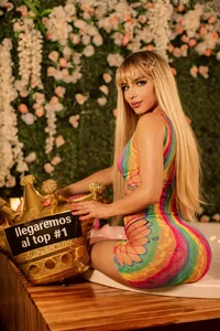 annie_thomson00 Help me reach the top #1 ❤️ . fénykép