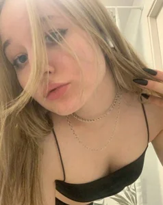 MargoPinky1 Hello, I'm Margo Pic 6