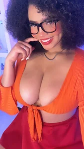 the big tits of a secretary de MalaikaBrown  3 photos