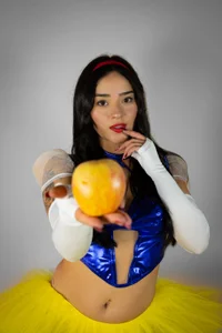 Veronica_isaza__ ❤️ 👑 Mirror, Mirror… Am I Your Fantasy? 🍎 Bilde 5