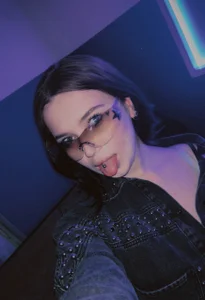 ThuBoppre kisses Pic 3