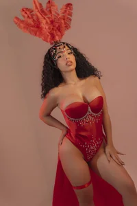 RoseFerrera Crown on my head, fire in my eyes. Pic