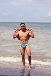 Aaronfox_x I WOULD LIKE TO FUCK ON A BEACH Pic 2